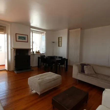 דירה Estrela Penthouse - Amazing Views ליסבון